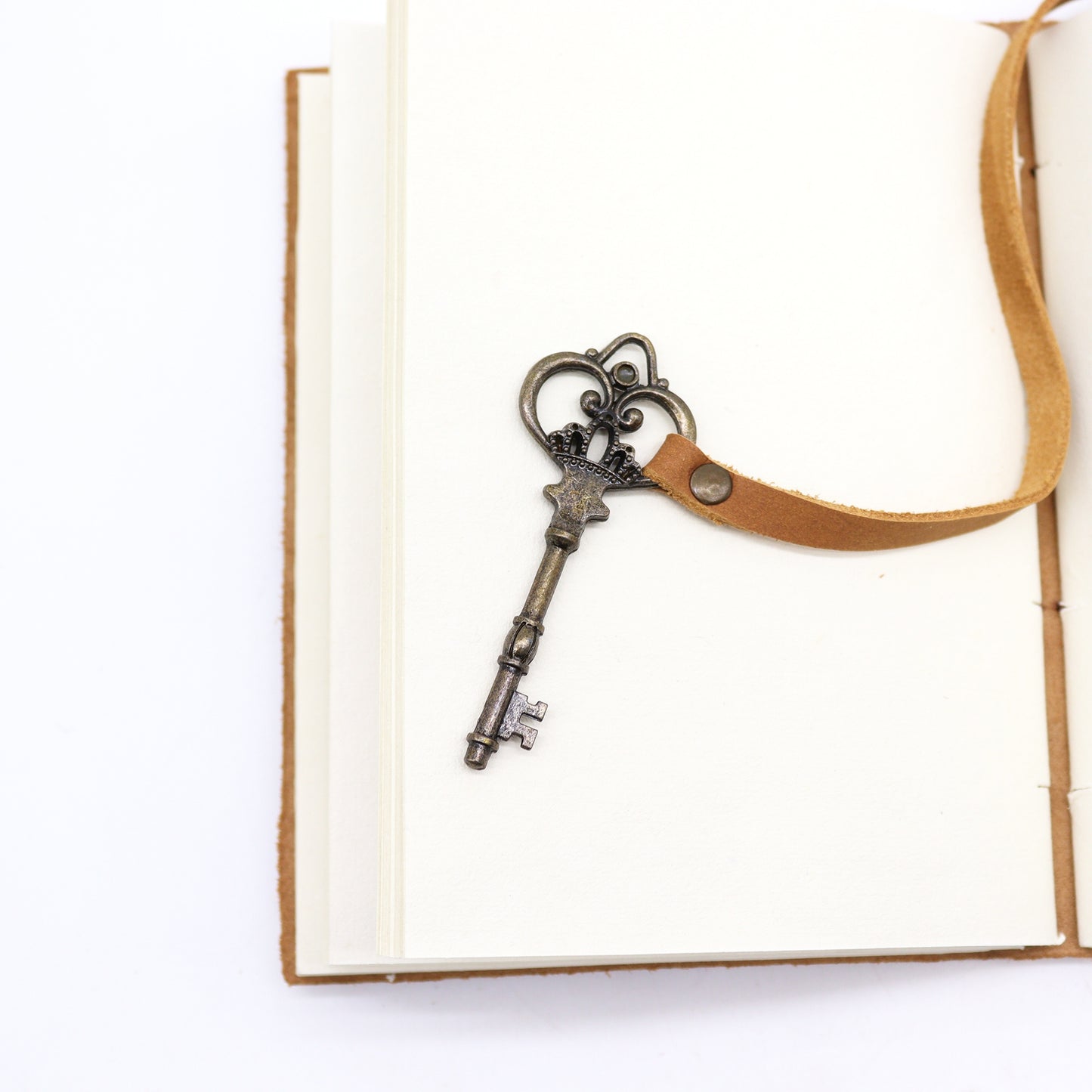 Mafett Oiled Tan Leather Journal with Key | 200 Pages, 13x18 cm | Single Piece Per Case